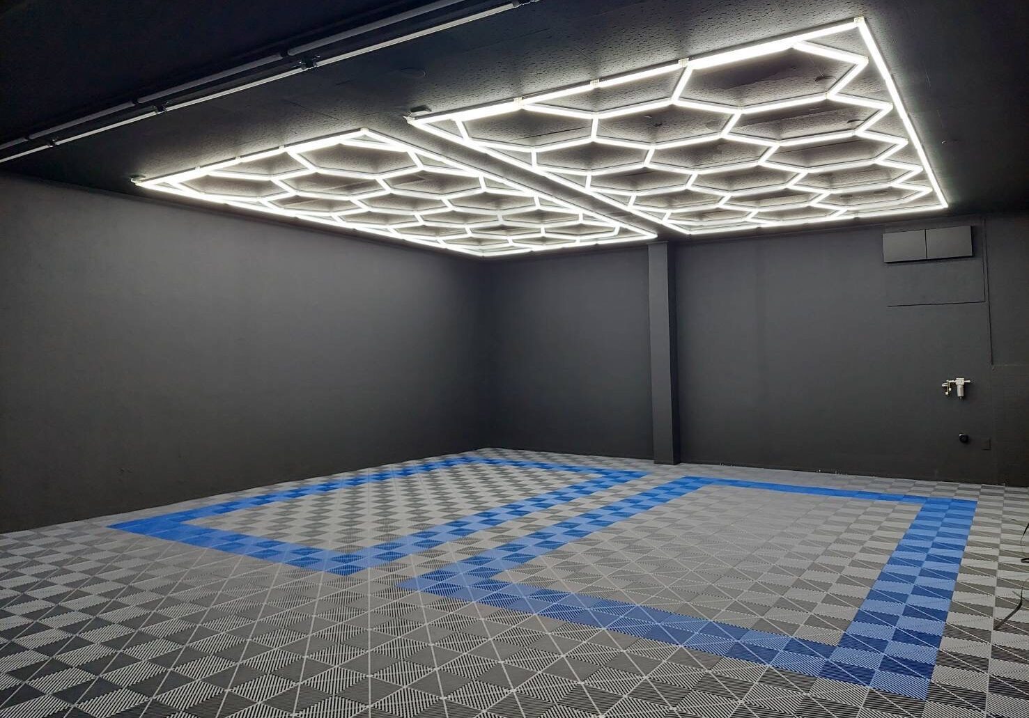 STRIVE AUTO DETAILING LAB画像2